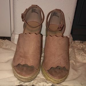 Pink suede scalloped wedges